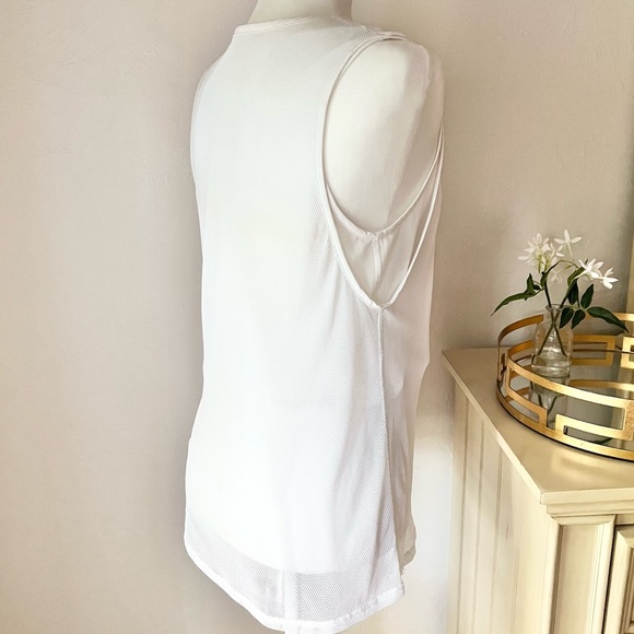 Lululemon Athletica || Mesh on Mesh Tank - Picture 9 of 11